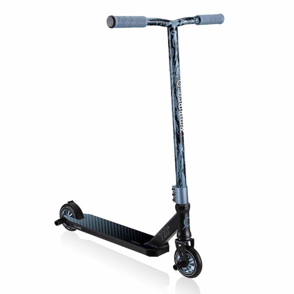 Тротинетка за фрийстайл и скачане Globber GS 720 – черна/синя